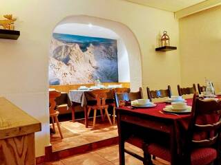 04. Catered chalet Alber St Anton Ontbijtzaal 1