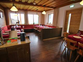 05. Catered chalet Demlhof Finkenberg Eetzaal uitzicht