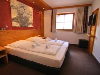 09. Catered chalet Elfriede Fiss Tweepersoonskamer Zimmer 9