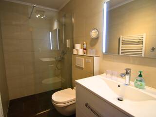 11. Catered chalet Hans Sankt Anton Badkamer