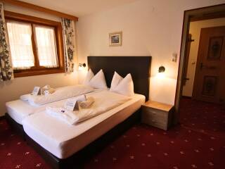 11. Vakantiehuis Tirolerhof Serfaus Driepersoosnkamer