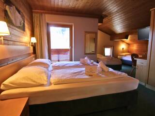 21. Catered chalet Alpensport Saalbach Hinterglemm Familiekamer