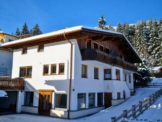 01. Catered chalet Angela Arlberg Sankt Anton Frontside 3