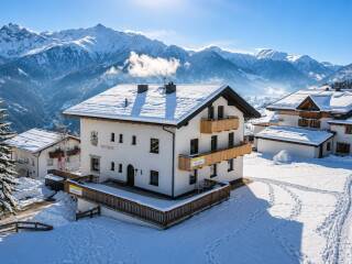 01. Catered chalet Raeterhof Fiss Uitzicht 7